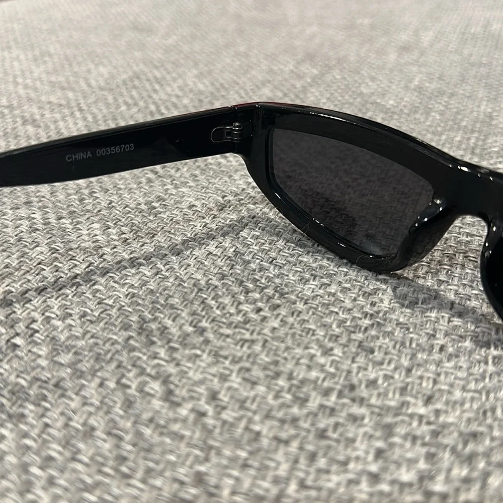 N/A black slim